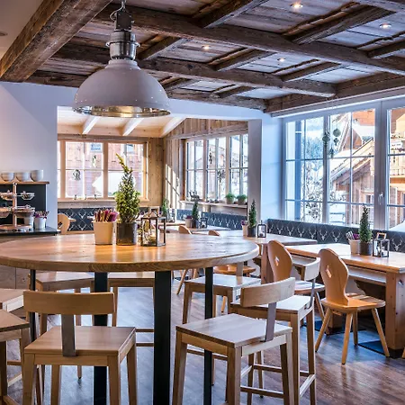 Ξενοδοχείο Almlust - Hotel, Apartments,